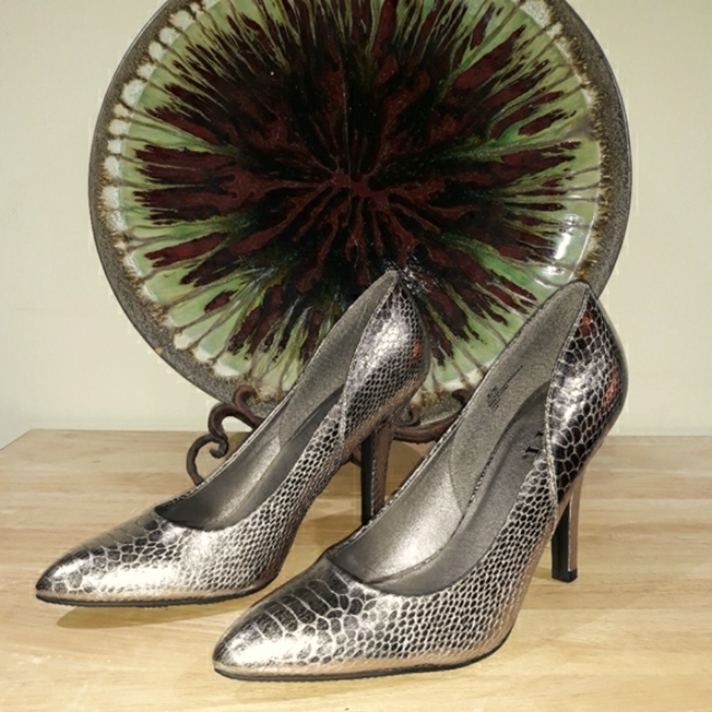 Silver Pump - Picture 4 of 4